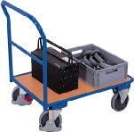 Transportvogn med skubbeb�jle. Udf�rt med pulverlakerede st�lr�r